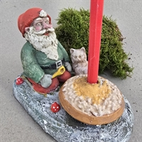 nisse-ske-i-hånden-fad-med-risengrød-stag-grå-kat-gammel-julepynt